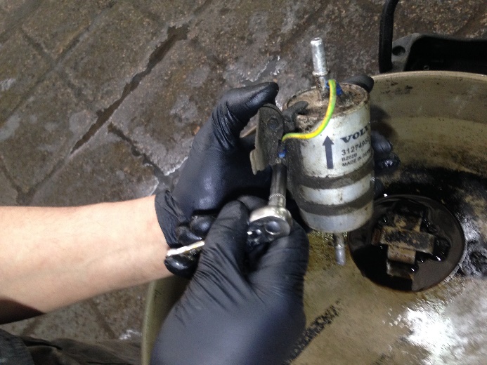 замена топливного фильтра Вольво s40